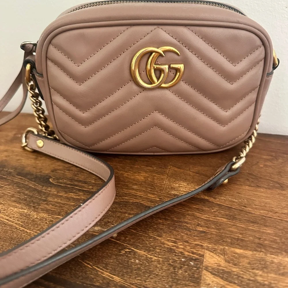 Gucci Blush Quilted Crossbody Bag with Gold Chain - Picture 5 of 15